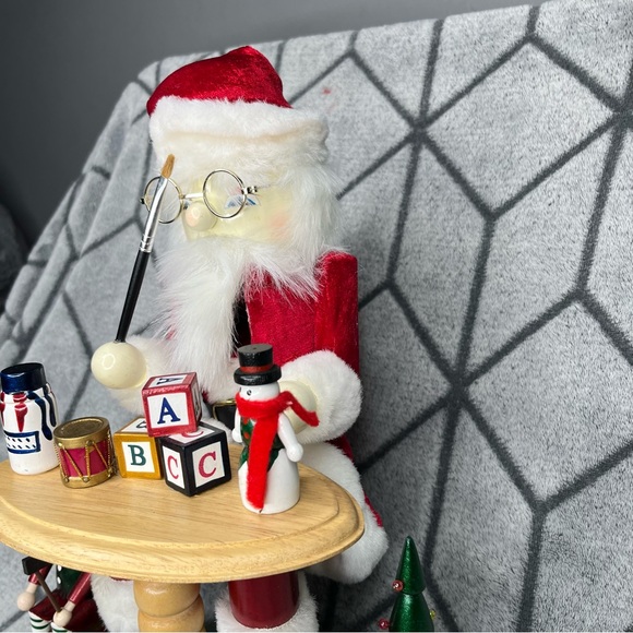 Vintage Bombay 14” Santa’s Workshop Nutcracker C1 - Picture 8 of 11